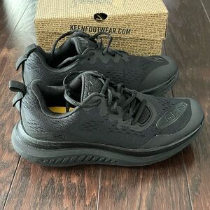 Keen Women Size 9 WK400 Triple Black Walking Sneakers Shoes NEW
